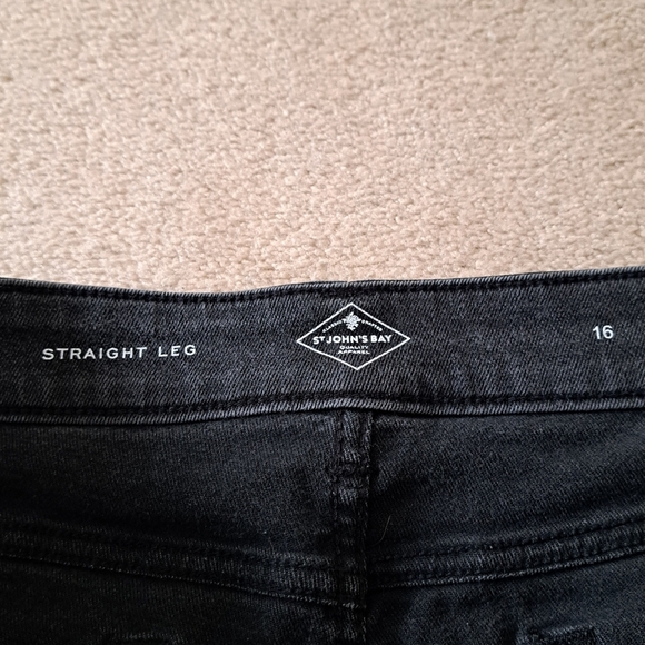 St. John's Bay Jeans Women's 16 Black Wash Straight Leg Stretch Denim - Picture 5 of 9